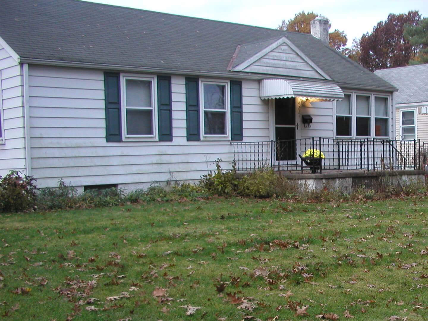 one story house before exterior remodeling in phoenixville, pa