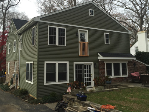 gray vinyl house with added room on back of house